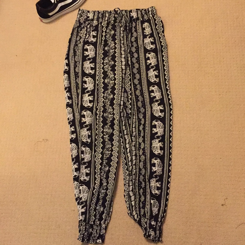 loose and light jogger pants